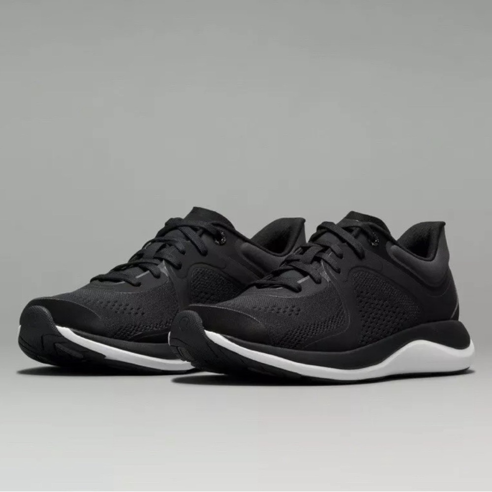 Lululemon women shoes size 7.5